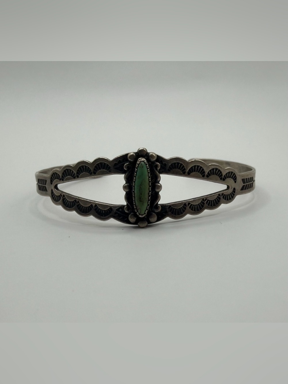 Vintage Native American Green Turquoize Cuff Bracelet Sterling Silver 925